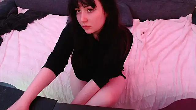 Snapshot of Lynylou chatting on 12-21-24, 06:52 Lynylou online show from 12-21-24, 06:52