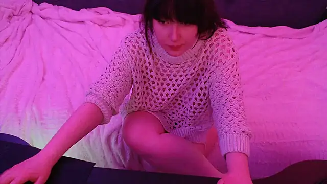 Snapshot of Lynylou chatting on 12-22-24, 09:42 Lynylou online show from 12-22-24, 09:42