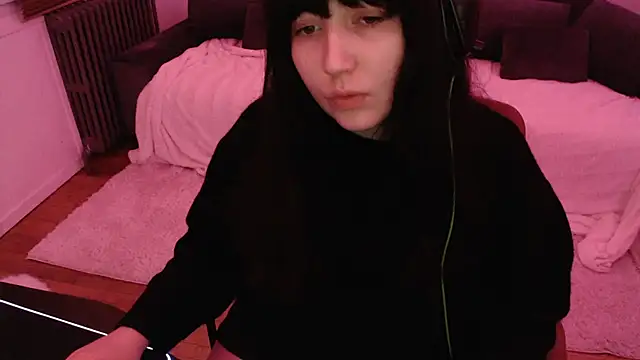 Snapshot of Lynylou chatting on 12-25-24, 03:18 Lynylou online show from 12-25-24, 03:18