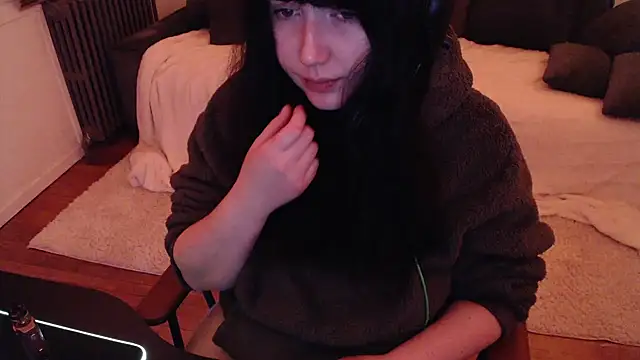 Snapshot of Lynylou chatting on 12-25-24, 09:11 Lynylou online show from 12-25-24, 09:11