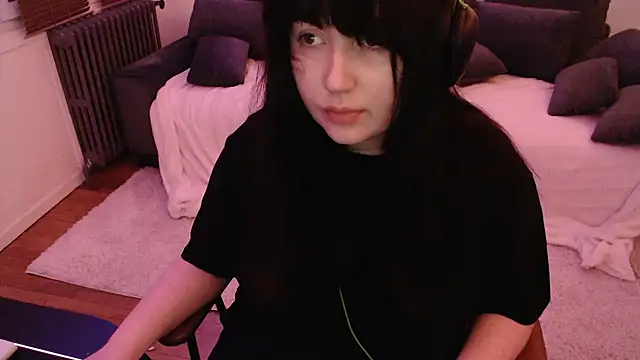 Snapshot of Lynylou chatting on 12-26-24, 06:43 Lynylou online show from 12-26-24, 06:43