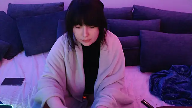 Snapshot of Lynylou chatting on 01-06-25, 11:42 Lynylou online show from 01-06-25, 11:42