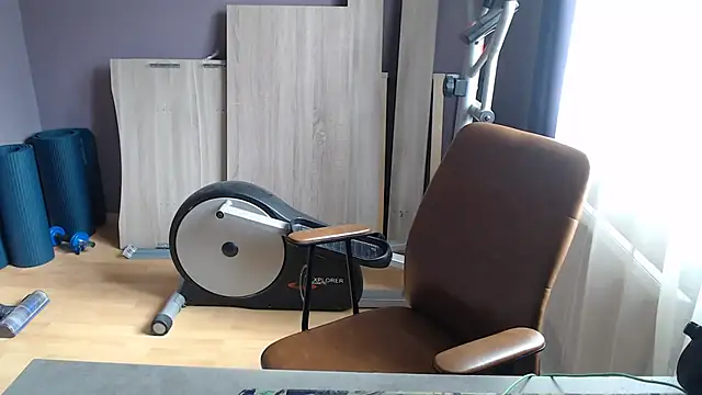 Snapshot of Lynylou chatting on 09-10-25, 07:30 Lynylou online show from 09-10-25, 07:30