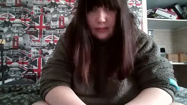 Snapshot of Lynylou chatting on 09-27-25, 09:25 Lynylou online show from 09-27-25, 09:25