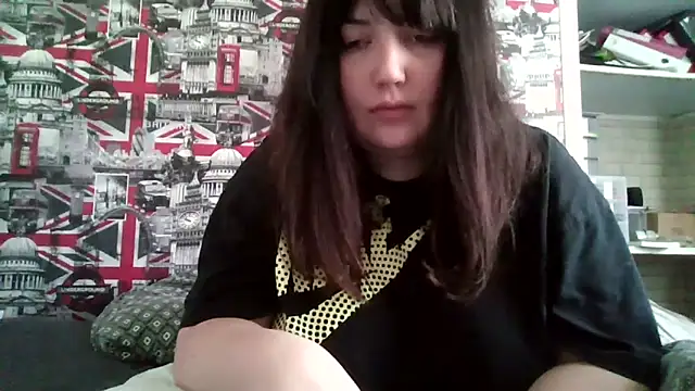 Snapshot of Lynylou chatting on 09-28-25, 12:21 Lynylou online show from 09-28-25, 12:21