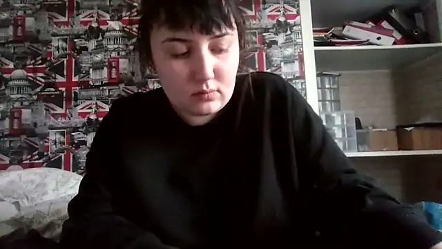 Snapshot of Lynylou chatting on 10-19-25, 01:45 Lynylou online show from 10-19-25, 01:45