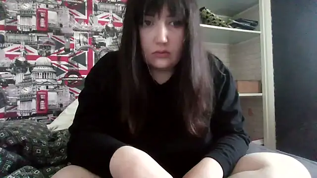 Snapshot of Lynylou chatting on 11-25-25, 12:05 Lynylou online show from 11-25-25, 12:05