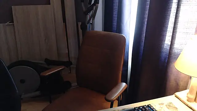 Lynylou online show from 04-10-26, 02:00