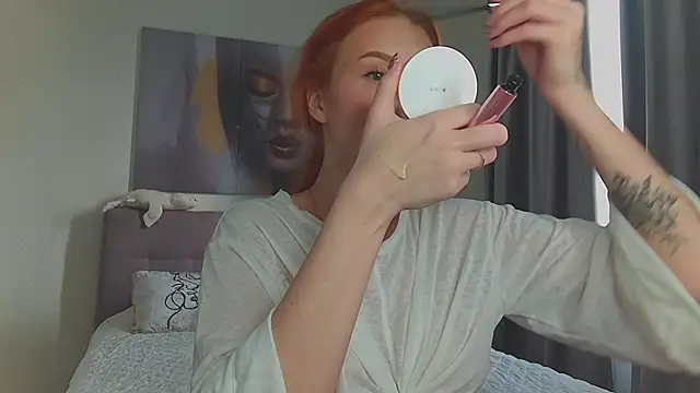 JudyWalkerr online show from 09-17-25, 04:14