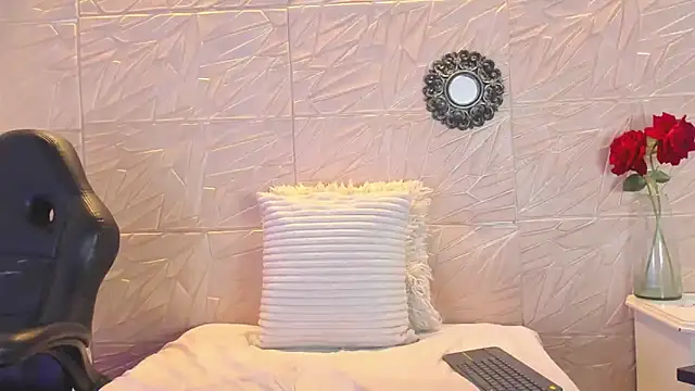 Snapshot of paula__cruzz chatting on 01-16-25, 12:45 paula cruzz online show from 01-16-25, 12:45