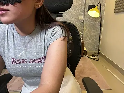 Snapshot of MidnightFlame chatting on 12-10-24, 07:32 MidnightFlame online show from 12-10-24, 07:32