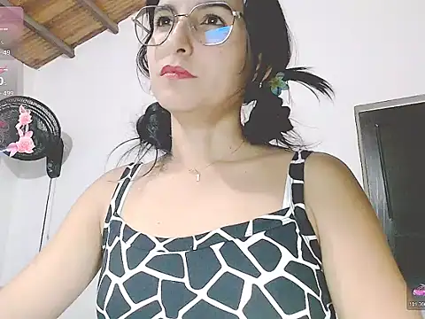 Snapshot of tifany19_ chatting on 11-01-25, 01:51 tifany19  online show from 11-01-25, 01:51