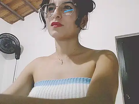 Snapshot of tifany19_ chatting on 11-03-25, 12:24 tifany19  online show from 11-03-25, 12:24