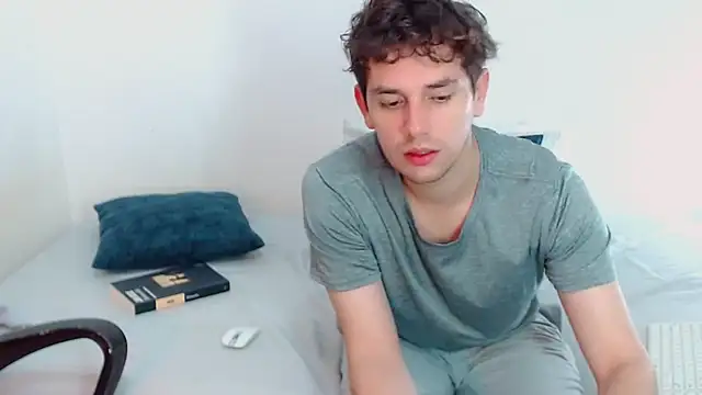 Elio555 online show from 12-04-24, 01:42