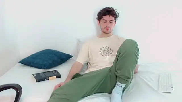 Elio555 online show from 12-12-24, 03:27