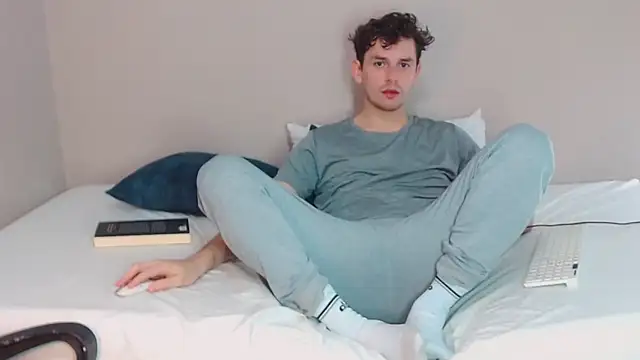 Elio555 online show from 12-22-24, 02:17