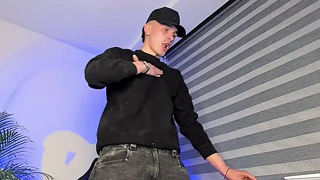 Snapshot of bastia_noooo chatting on 09-24-25, 05:00 bastia noooo online show from 09-24-25, 05:00