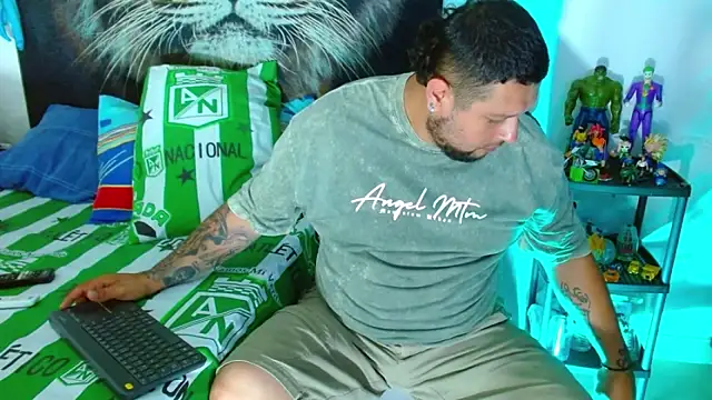 Michaell Myerss  online show from 12-16-25, 03:39