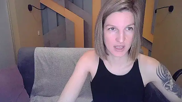 EmilyWalkeri online show from 12-08-24, 10:52