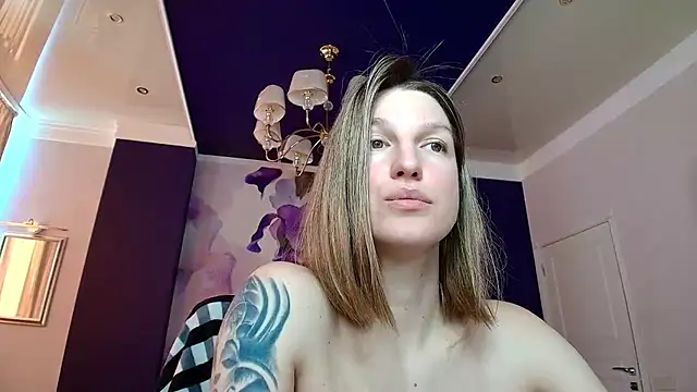 EmilyWalkeri online show from 03-10-25, 08:15