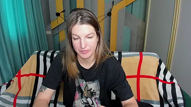 EmilyWalkeri online show from 11-17-25, 08:09