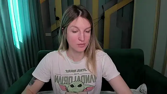 EmilyWalkeri online show from 04-06-26, 07:09