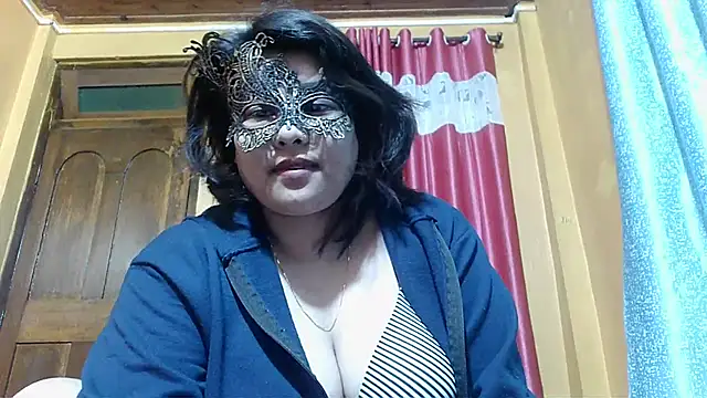 Snapshot of Cutehornycouples chatting on 02-13-25, 07:10 Cutehornycouples online show from 02-13-25, 07:10