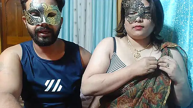 Snapshot of Cutehornycouples chatting on 03-17-25, 07:15 Cutehornycouples online show from 03-17-25, 07:15