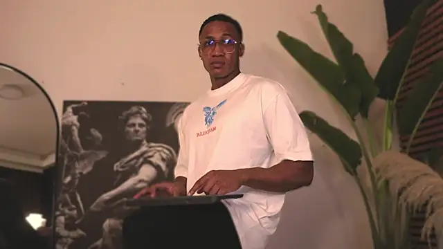 Logan Varela online show from 02-16-25, 06:32