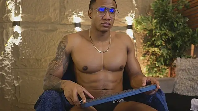 Logan Varela online show from 12-19-25, 12:01