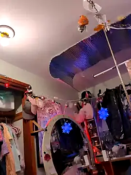 gurlnips online show from 02-09-25, 09:47