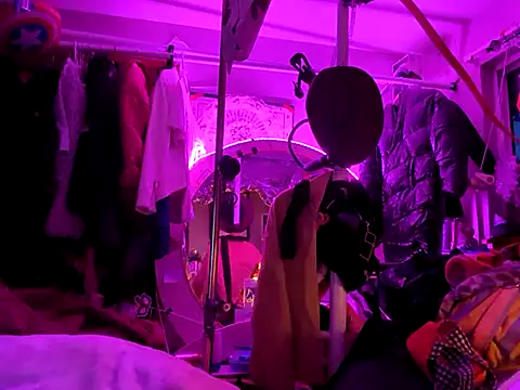 gurlnips online show from 03-19-25, 01:51