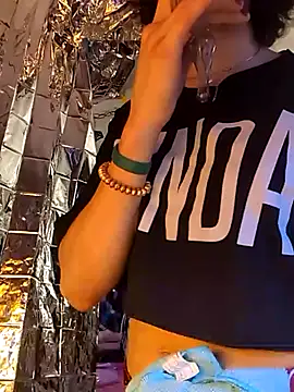 gurlnips online show from 03-21-25, 01:56