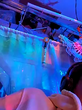 gurlnips online show from 10-11-25, 03:28