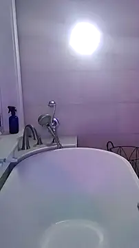 gurlnips online show from 12-21-25, 02:35