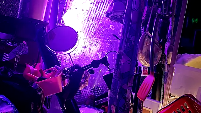 gurlnips online show from 03-11-26, 12:05