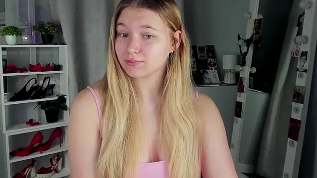 Rebecca Kelly online show from 10-22-25, 02:01