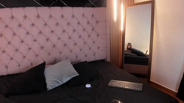 ShanellBlack online show from 10-04-25, 04:10