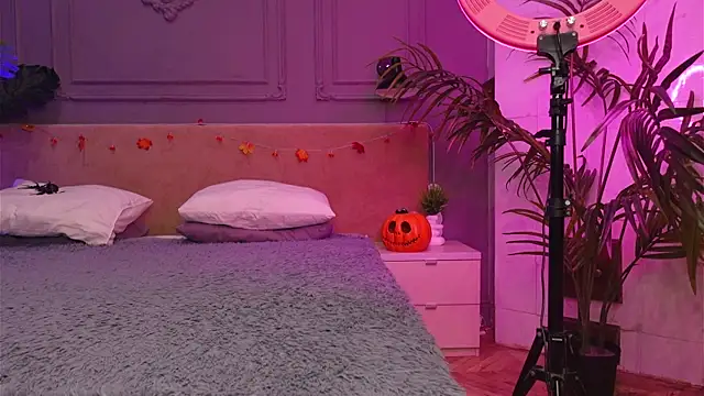 Liv Fay online show from 10-21-25, 03:46