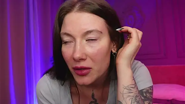 Liv Fay online show from 11-25-25, 01:55