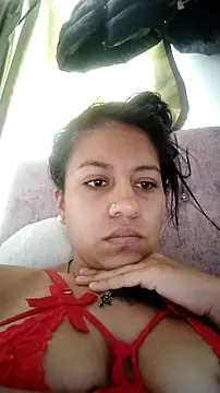 Snapshot of Tiphanydirty3 chatting on 12-18-25, 04:02 Tiphanydirty3 online show from 12-18-25, 04:02