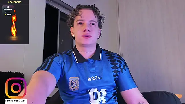 Snapshot of DerekOlsen chatting on 07-12-26, 12:56 DerekOlsen online show from 07-12-26, 12:56