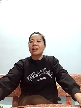 Snapshot of Queen_18200 chatting on 01-05-25, 08:43 Queen 18200 online show from 01-05-25, 08:43