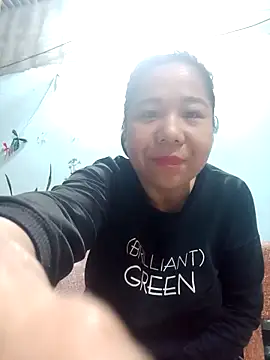 Snapshot of Queen_18200 chatting on 02-13-25, 12:35 Queen 18200 online show from 02-13-25, 12:35