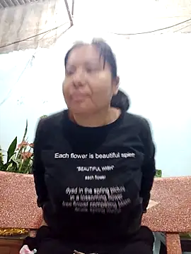 Snapshot of Queen_18200 chatting on 02-15-25, 05:41 Queen 18200 online show from 02-15-25, 05:41