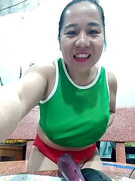 Snapshot of Queen_18200 chatting on 02-27-25, 04:20 Queen 18200 online show from 02-27-25, 04:20