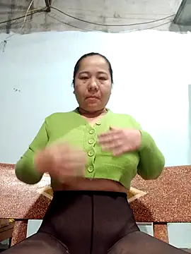 Snapshot of Queen_18200 chatting on 11-23-25, 10:42 Queen 18200 online show from 11-23-25, 10:42