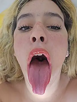 Snapshot of Massa8 chatting on 12-12-24, 11:03 Massa8 online show from 12-12-24, 11:03