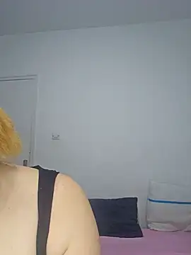 Snapshot of Massa8 chatting on 12-21-25, 07:10 Massa8 online show from 12-21-25, 07:10