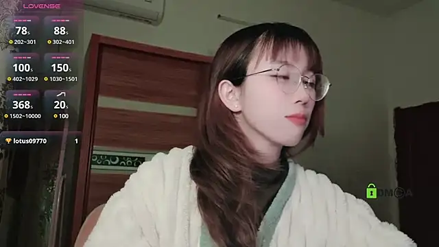 Snapshot of Lili_666 chatting on 01-08-25, 04:44 Lili 666 online show from 01-08-25, 04:44